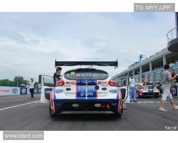 鲍尔与福克斯精彩对决集锦展现篮球技巧与激情碰撞