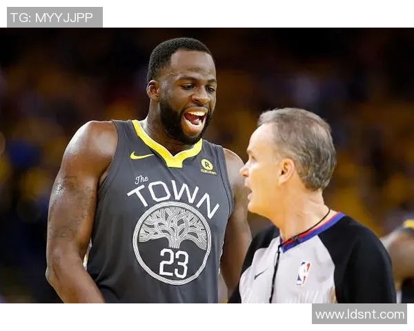 德雷蒙德格林如何在勇士队中扮演核心角色与领导者的双重身份